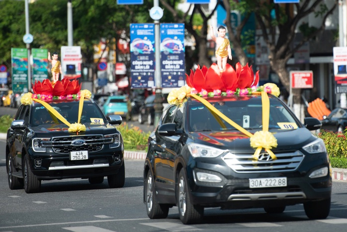 Dòng người cung tiễn xá lợi Đức Phật rời Việt Nam về Ấn Độ- Ảnh 2.