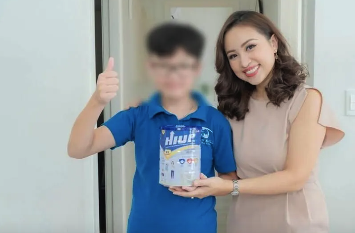 MC Vân Hugo cũng nói bị lừa vụ quảng cáo sữa HIUP- Ảnh 1. MC Vân Hugo cũng nói bị lừa vụ quảng cáo sữa HIUP- Ảnh 1.