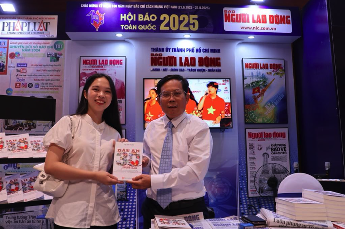 Nhà báo Tô Đình Tuân truyền cảm hứng cho các nhà báo trẻ- Ảnh 3. Nhà báo Tô Đình Tuân truyền cảm hứng cho các nhà báo trẻ- Ảnh 3.