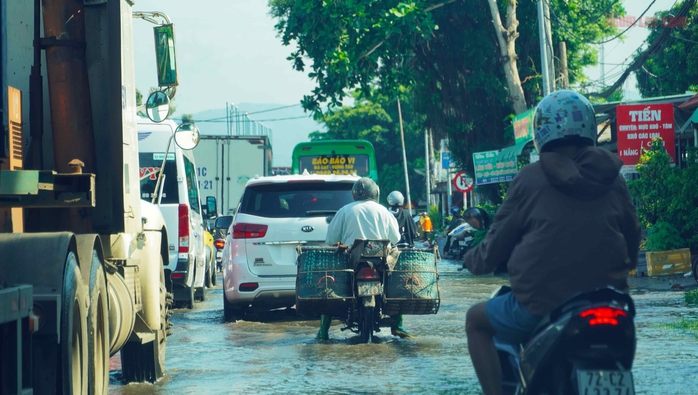 Hình ảnh kẹt xe nghiêm trọng gần chân cầu Cỏ May, TP Vũng Tàu- Ảnh 3. Hình ảnh kẹt xe nghiêm trọng gần chân cầu Cỏ May, TP Vũng Tàu- Ảnh 3.
