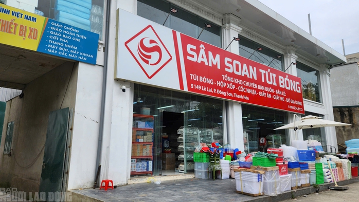 Bất ngờ với trụ sở công ty có hàng ngàn chai nước mắm bị vứt bỏ ở Quảng Nam- Ảnh 2. Bất ngờ với trụ sở công ty có hàng ngàn chai nước mắm bị vứt bỏ ở Quảng Nam- Ảnh 2.
