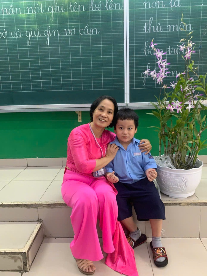 Cuộc thi viết Người thầy kính yêu: Cô giáo tận tâm với học trò lớp 1- Ảnh 1. Cuộc thi viết Người thầy kính yêu: Cô giáo tận tâm với học trò lớp 1- Ảnh 1.