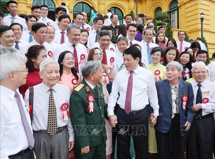 Chủ tịch nước Lương Cường gặp mặt tuyên dương người làm báo tiêu biểu toàn quốc- Ảnh 1. Chủ tịch nước Lương Cường gặp mặt tuyên dương người làm báo tiêu biểu toàn quốc- Ảnh 1.