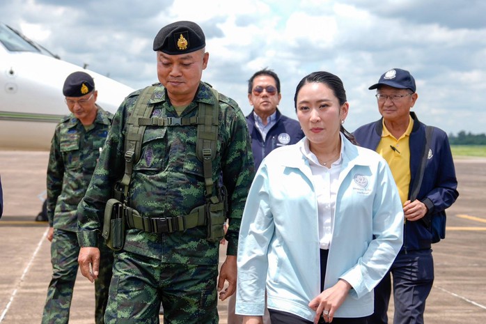 Thủ tướng Thái Lan đến căn cứ sát Campuchia, gặp tư lệnh quân khu "được nhắc tên" - Ảnh 2. Thủ tướng Thái Lan đến căn cứ sát Campuchia, gặp tư lệnh quân khu "được nhắc tên" - Ảnh 5.