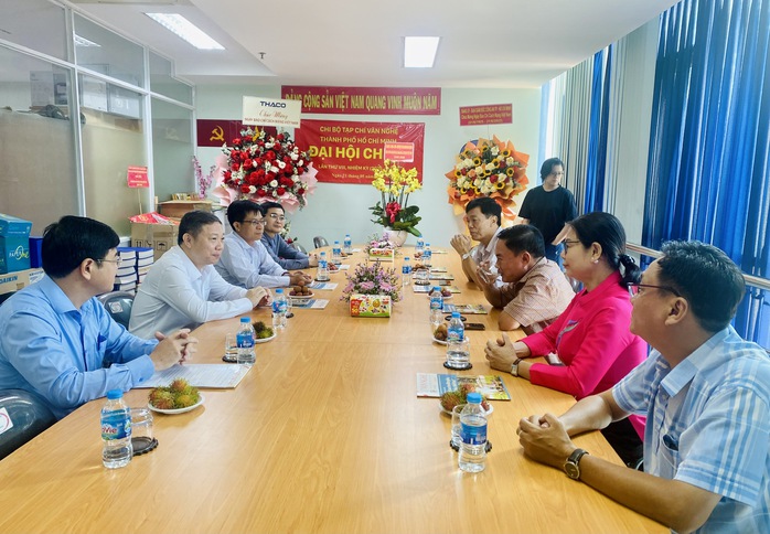 Bí thư Quận ủy quận 1 TP HCM thăm, chúc mừng các cơ quan báo chí - Ảnh 2.