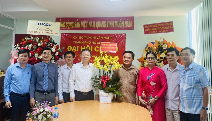 Bí thư Quận ủy quận 1 TP HCM thăm, chúc mừng các cơ quan báo chí - Ảnh 3.