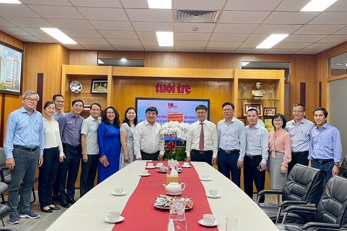 Trưởng Ban Tuyên giáo và Dân vận Thành ủy TP HCM thăm, chúc mừng nhiều cơ quan báo chí- Ảnh 2. Trưởng Ban Tuyên giáo và Dân vận Thành ủy TP HCM thăm, chúc mừng nhiều cơ quan báo chí- Ảnh 2.