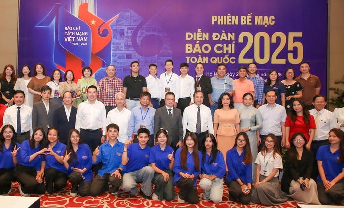 Bế mạc Diễn đàn Báo chí toàn quốc 2025: Tái định nghĩa sứ mệnh báo chí trong kỷ nguyên số- Ảnh 8. Bế mạc Diễn đàn Báo chí toàn quốc 2025: Tái định nghĩa sứ mệnh báo chí trong kỷ nguyên số- Ảnh 8.