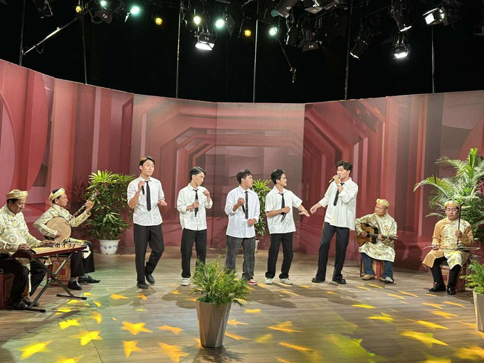 Phát sóng "Đồng hành với Chuông vàng vọng cổ" - Nhóm TDB và Đờn ca tài tử - Ảnh 4.