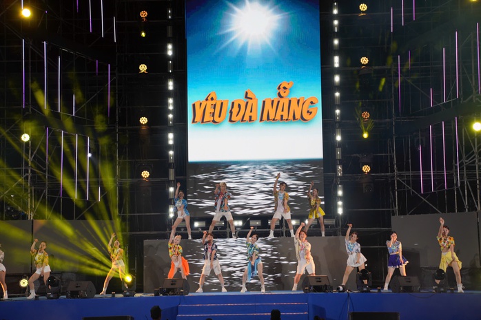 Tưng bừng khai mạc lễ hội, Đà Nẵng mời gọi du khách tận hưởng mùa hè- Ảnh 1. Tưng bừng khai mạc lễ hội, Đà Nẵng mời gọi du khách tận hưởng mùa hè- Ảnh 1.