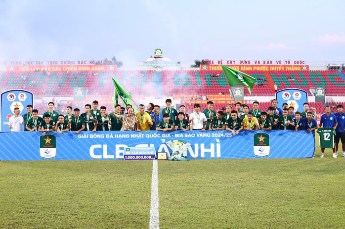 Bình Phước giành vé đá play-off lên V-League, tạo nên cột mốc lịch sử - Ảnh 3.