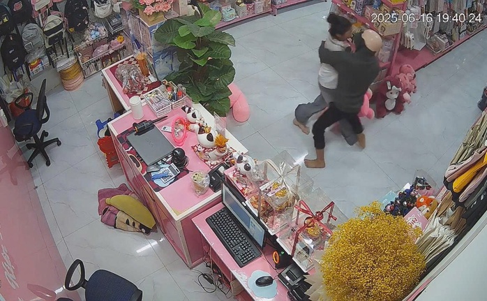 Gần 24 giờ truy bắt 2 đối tượng trói người, cướp của tại cửa hàng Gemini - Store- Ảnh 1. Gần 24 giờ truy bắt 2 đối tượng trói người, cướp của tại cửa hàng Gemini - Store- Ảnh 1.