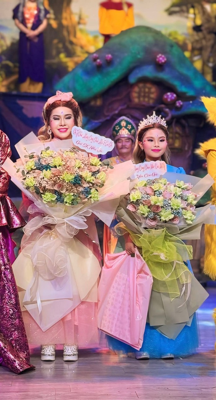 Nghệ sĩ Bình Tinh vỡ òa hạnh phúc khi con gái Bella thế vai mẹ- Ảnh 1. Nghệ sĩ Bình Tinh vỡ òa hạnh phúc khi con gái Bella thế vai mẹ- Ảnh 1.