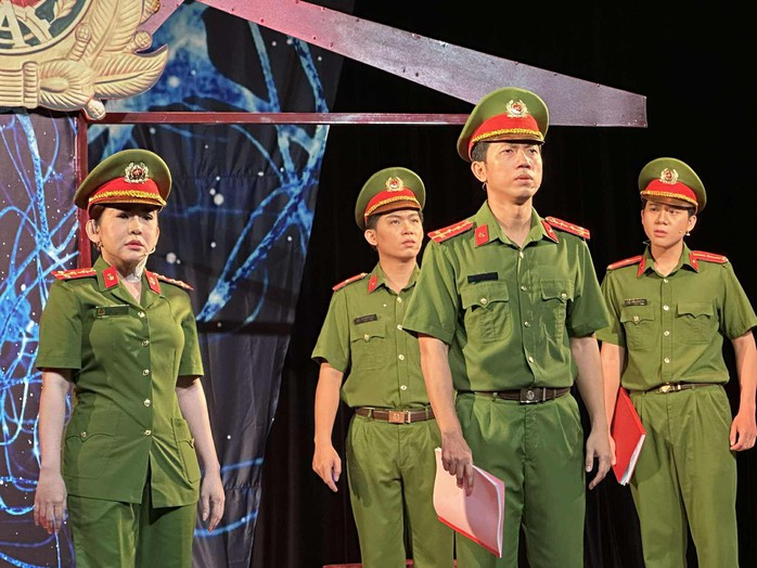 Minh Nhí đóng hai vai trong "Cuộc đoàn tụ cảm xúc" – Hành trình nước mắt và công lý- Ảnh 3. Minh Nhí đóng hai vai trong "Cuộc đoàn tụ cảm xúc" – Hành trình nước mắt và công lý- Ảnh 3.