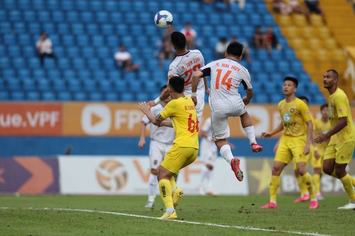 Tiến Linh ghi bàn, chia sẻ danh hiệu "Vua phá lưới" V-League- Ảnh 1. Tiến Linh ghi bàn, chia sẻ danh hiệu "Vua phá lưới" V-League- Ảnh 1.
