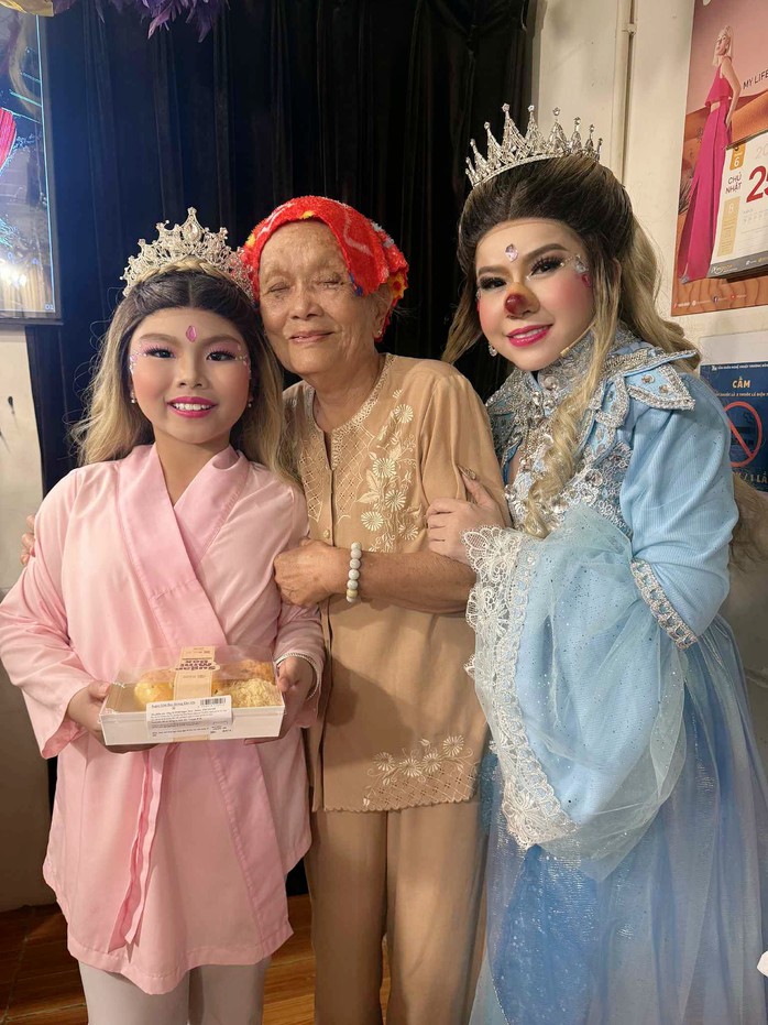 Nghệ sĩ Bình Tinh vỡ òa hạnh phúc khi con gái Bella thế vai mẹ- Ảnh 3. Nghệ sĩ Bình Tinh vỡ òa hạnh phúc khi con gái Bella thế vai mẹ- Ảnh 3.