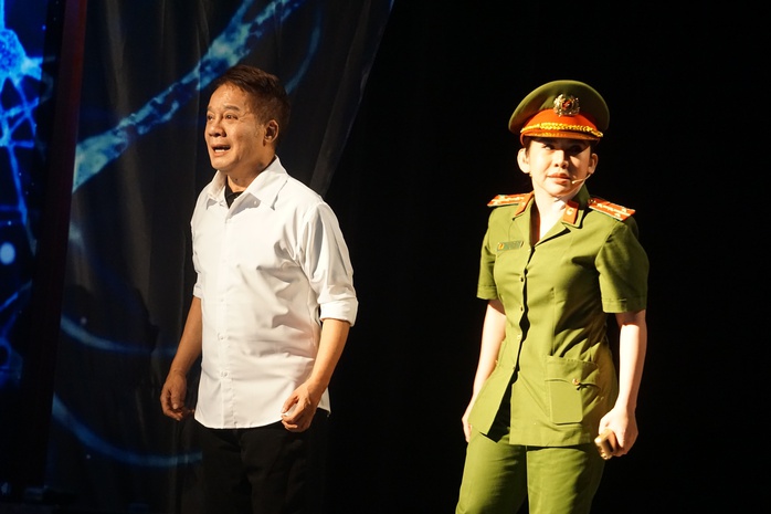 Minh Nhí đóng hai vai trong "Cuộc đoàn tụ cảm xúc" – Hành trình nước mắt và công lý- Ảnh 2. Minh Nhí đóng hai vai trong "Cuộc đoàn tụ cảm xúc" – Hành trình nước mắt và công lý- Ảnh 2.