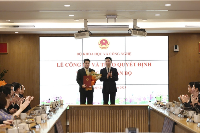 Ông Nguyễn Trường Giang được bổ nhiệm làm Chủ tịch Hội đồng thành viên VNPost - Ảnh 1.