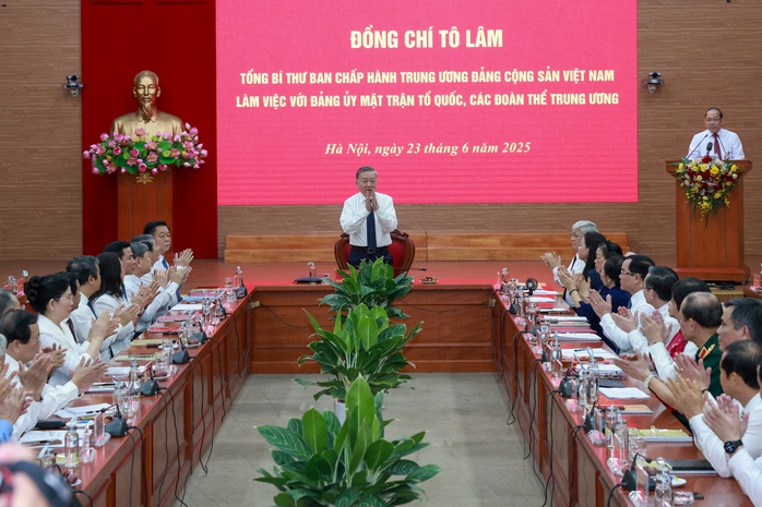 Tổng Bí thư Tô Lâm trao quyết định về việc thành lập Cơ quan Ủy ban Trung ương MTTQ Việt Nam- Ảnh 2. Tổng Bí thư Tô Lâm trao quyết định về việc thành lập Cơ quan Ủy ban Trung ương MTTQ Việt Nam- Ảnh 2.