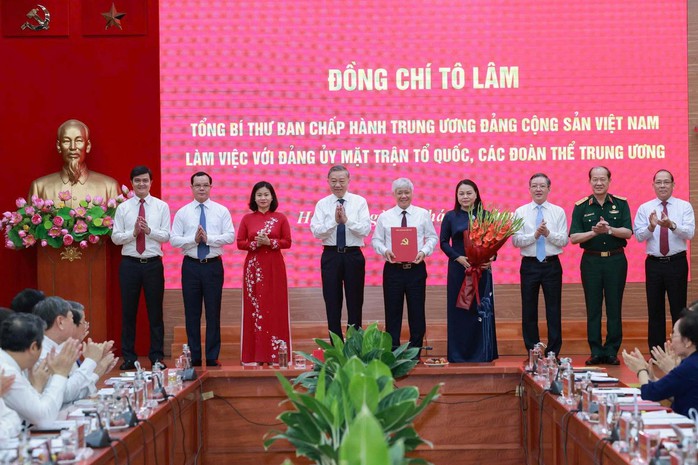 Chung sức hiện thực hóa khát vọng phát triển đất nước- Ảnh 1. Chung sức hiện thực hóa khát vọng phát triển đất nước- Ảnh 1.