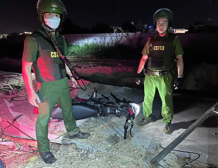 Ngẹt thở hành trình truy đuổi nhóm 30 thanh thiếu niên gây rối tại Đà Nẵng- Ảnh 1. Ngẹt thở hành trình truy đuổi nhóm 30 thanh thiếu niên gây rối tại Đà Nẵng- Ảnh 1.