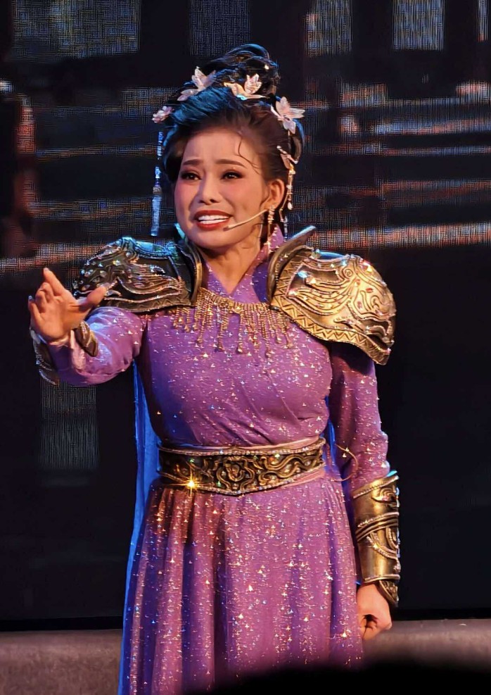 Khán giả trẻ yêu thích vở "Gánh cỏ sông Hàn"- Ảnh 3. Khán giả trẻ yêu thích vở "Gánh cỏ sông Hàn"- Ảnh 3.