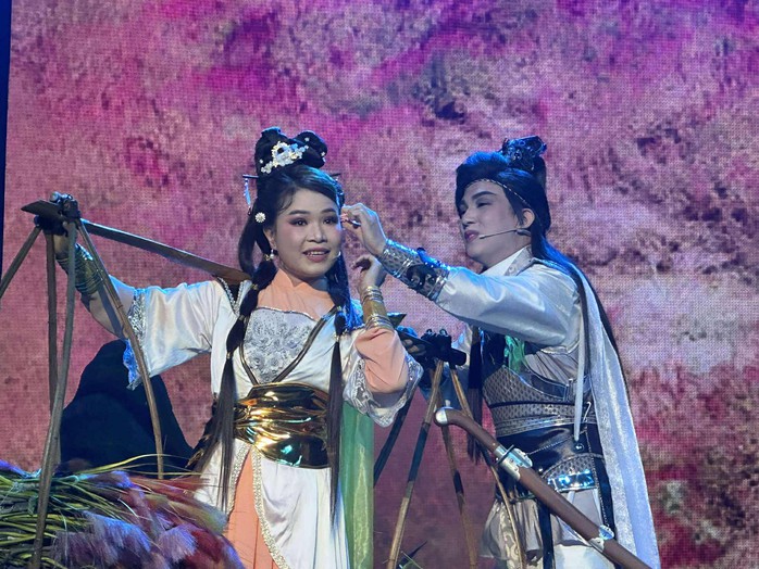Khán giả trẻ yêu thích vở "Gánh cỏ sông Hàn"- Ảnh 1. Khán giả trẻ yêu thích vở "Gánh cỏ sông Hàn"- Ảnh 1.