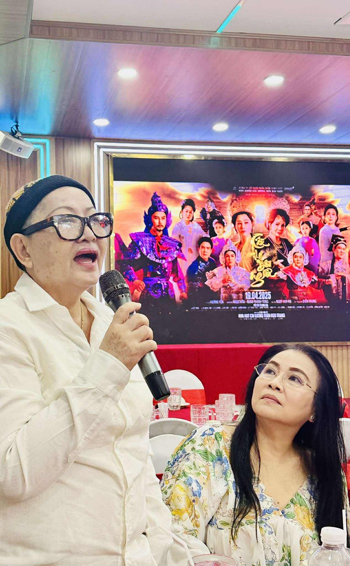Quế Trân, Tú Sương, Võ Minh Lâm và nhiều nghệ sĩ tề tựu mừng công "Câu thơ yên ngựa" - Ảnh 7.