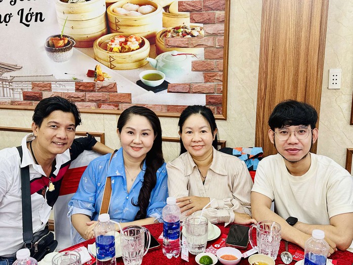Quế Trân, Tú Sương, Võ Minh Lâm và nhiều nghệ sĩ tề tựu mừng công "Câu thơ yên ngựa" - Ảnh 5.