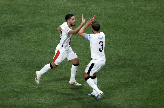 Man City dội mưa bàn thắng trước Al-Ain, soán ngôi đầu bảng từ tay Juventus- Ảnh 6. Man City dội mưa bàn thắng trước Al-Ain, soán ngôi đầu bảng từ tay Juventus- Ảnh 6.