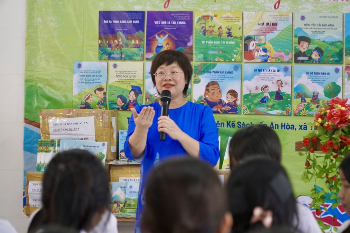 Mô hình truyền thông sách về bình đẳng giới đến với học sinh tỉnh Sóc Trăng - Ảnh 1.