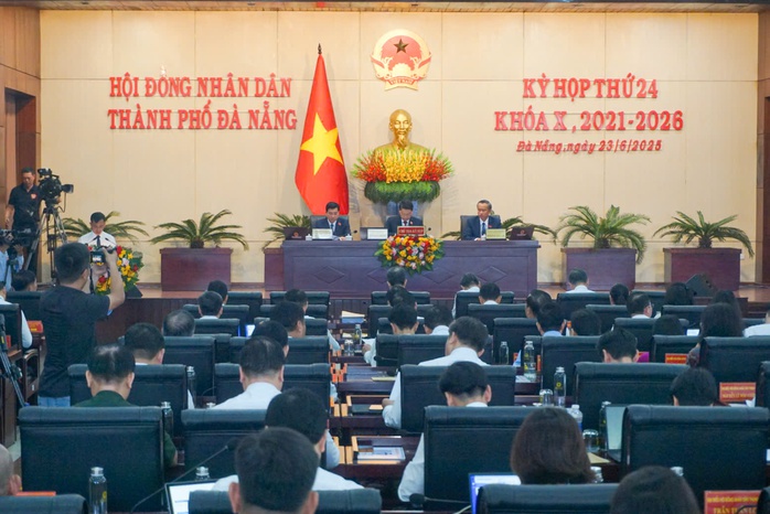 Kỳ họp cuối cùng của HĐND TP Đà Nẵng sau 28 năm hoạt động độc lập - Ảnh 1.
