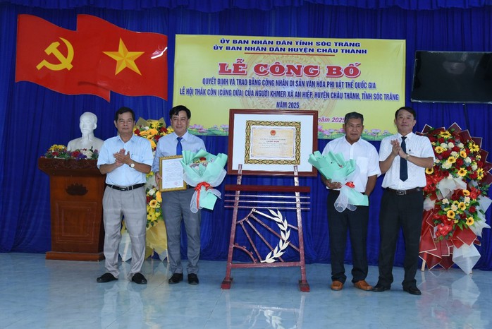 Sóc Trăng: Lễ công bố Di sản văn hóa phi vật thể quốc gia đối với Lễ hội Thắk Côn- Ảnh 1. Sóc Trăng: Lễ công bố Di sản văn hóa phi vật thể quốc gia đối với Lễ hội Thắk Côn- Ảnh 1.