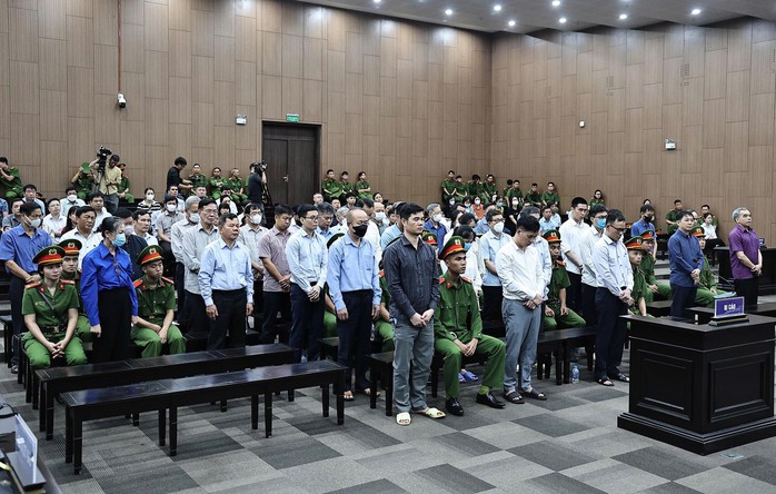 Xét xử Vụ án Tập đoàn Phúc Sơn: Làm rõ "luật ngầm" qua lời khai của Hậu "pháo"- Ảnh 1. Xét xử Vụ án Tập đoàn Phúc Sơn: Làm rõ "luật ngầm" qua lời khai của Hậu "pháo"- Ảnh 1.