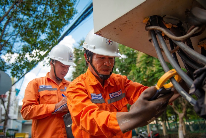 EVNCPC chủ động đảm bảo cung ứng điện mùa nắng nóng- Ảnh 5. EVNCPC chủ động đảm bảo cung ứng điện mùa nắng nóng- Ảnh 5.