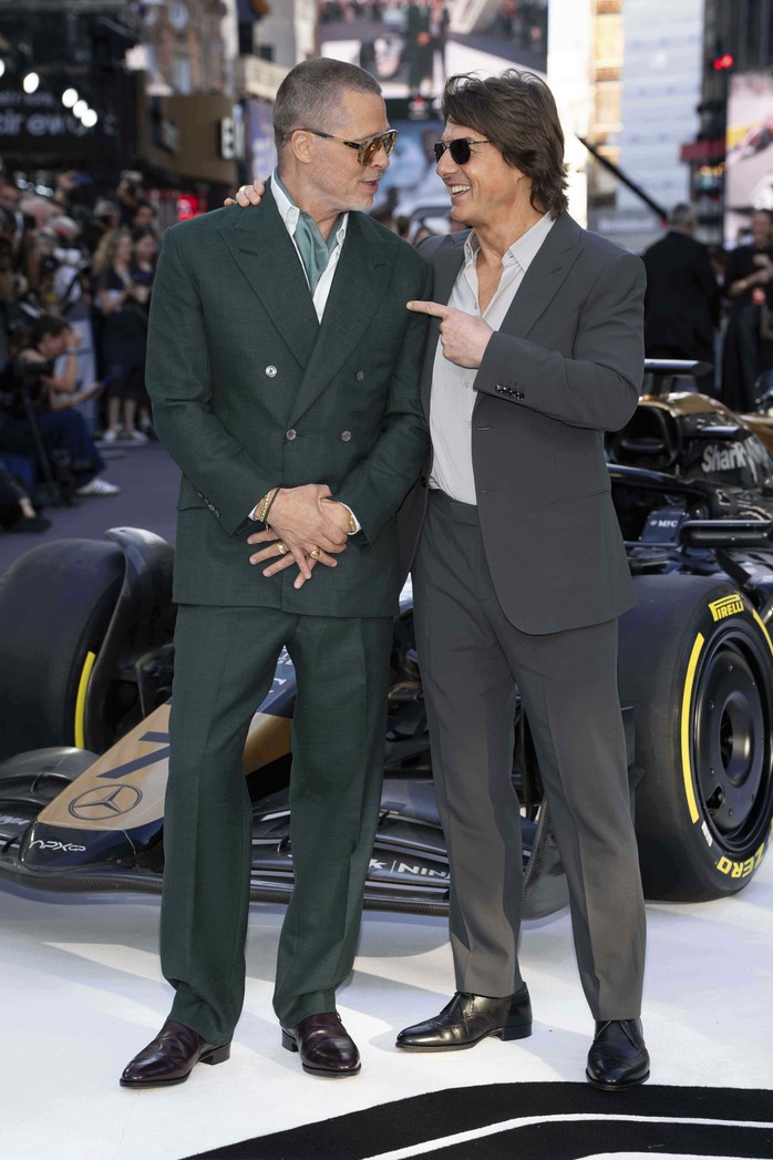 Tom Cruise và Brad Pitt tái hợp thảm đỏ sau 24 năm - Ảnh 1.
