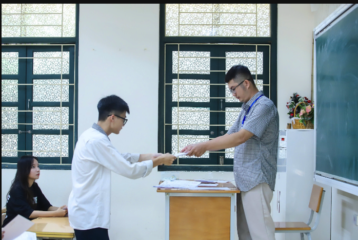 Kỳ thi THPT 2025: Thí sinh bắt đầu thi ngữ văn, đón xem gợi ý giải đề- Ảnh 24. Kỳ thi THPT 2025: Thí sinh bắt đầu thi ngữ văn, đón xem gợi ý giải đề - Ảnh 29.