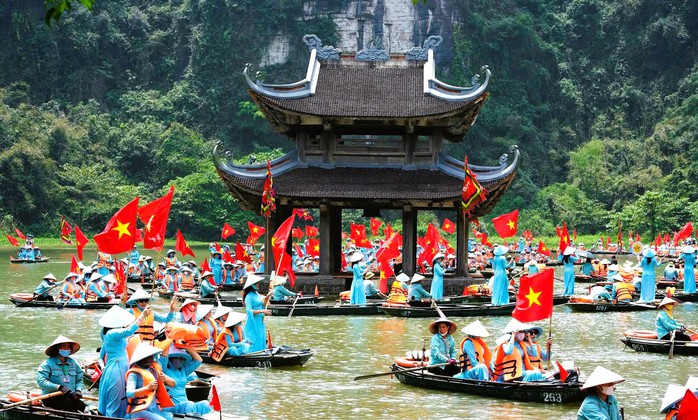 Ngành du lịch Thanh Hóa, Ninh Bình đón gần 18 triệu khách, thu hàng chục ngàn tỉ đồng- Ảnh 1. Ngành du lịch Thanh Hóa, Ninh Bình đón gần 18 triệu khách, thu hàng chục ngàn tỉ đồng- Ảnh 1.