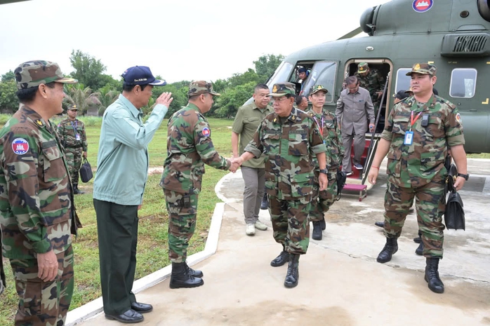 Ông Hun Sen đến biên giới với Thái Lan- Ảnh 1. Ông Hun Sen đến biên giới với Thái Lan- Ảnh 1.