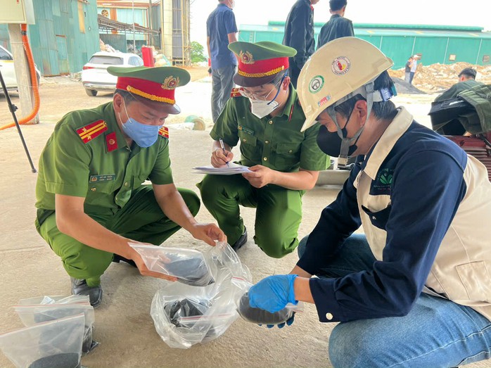 Phá vụ án chôn, lấp chất thải công nghiệp độc hại số lượng đặc biệt lớn, tới hơn 1.600 tấn - Ảnh 3.