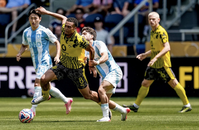 Em trai Bellingham tỏa sáng, Dortmund đánh chiếm ngôi đầu FIFA Club World Cup- Ảnh 1. Em trai Bellingham tỏa sáng, Dortmund đánh chiếm ngôi đầu FIFA Club World Cup- Ảnh 1.
