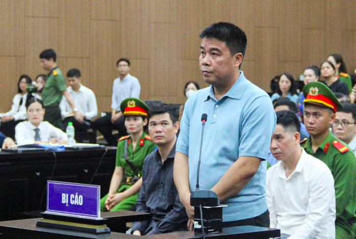 Chủ tịch Tập đoàn Phúc Sơn bật khóc khi nói về hoàn cảnh nghèo khó của gia đình - Ảnh 1.