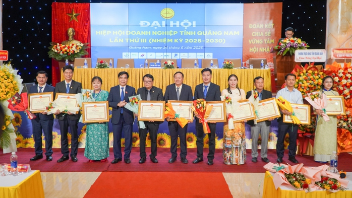 Ông Trần Quốc Bảo tái đắc cử Chủ tịch Hiệp hội Doanh nghiệp Quảng Nam- Ảnh 2. Ông Trần Quốc Bảo tái đắc cử Chủ tịch Hiệp hội Doanh nghiệp Quảng Nam- Ảnh 2.