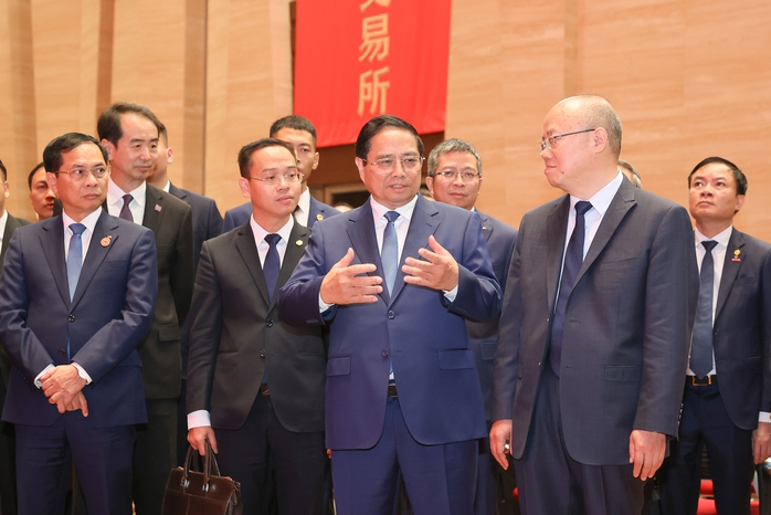 Thủ tướng thăm Sở Giao dịch Chứng khoán Thượng Hải, đề xuất hợp tác phát triển trung tâm tài chính- Ảnh 4. Thủ tướng thăm Sở Giao dịch Chứng khoán Thượng Hải, đề xuất hợp tác phát triển trung tâm tài chính- Ảnh 4.