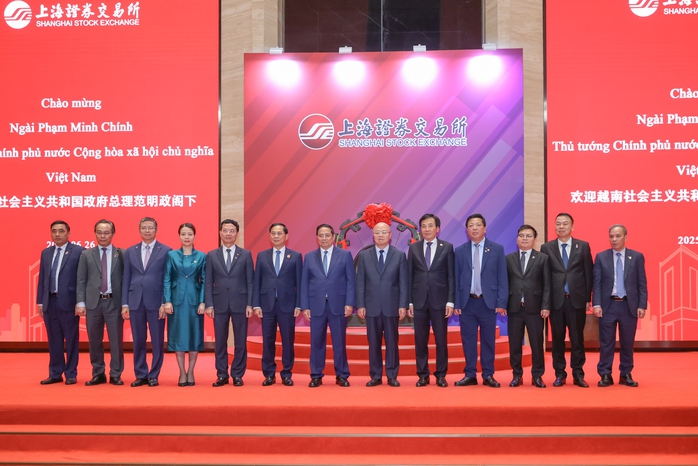Thủ tướng thăm Sở Giao dịch Chứng khoán Thượng Hải, đề xuất hợp tác phát triển trung tâm tài chính- Ảnh 5. Thủ tướng thăm Sở Giao dịch Chứng khoán Thượng Hải, đề xuất hợp tác phát triển trung tâm tài chính- Ảnh 5.
