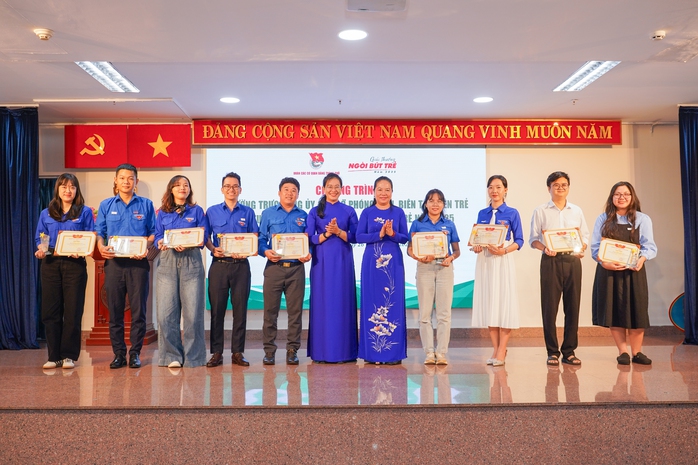 TP HCM tuyên dương 25 gương Ngòi bút trẻ năm 2025- Ảnh 2. TP HCM tuyên dương 25 gương Ngòi bút trẻ năm 2025- Ảnh 2.