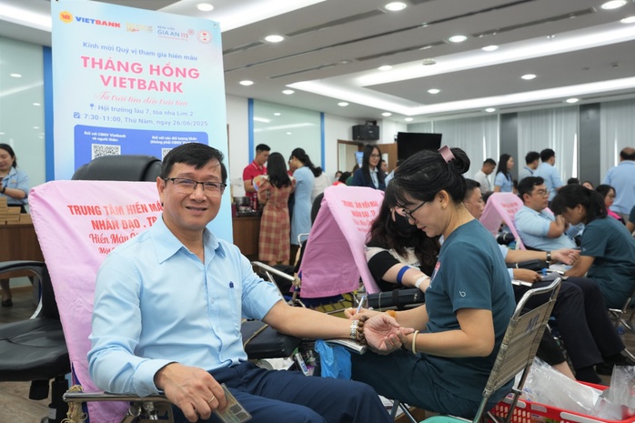 “Tháng hồng Vietbank”, hơn 200 nhân viên tham gia hiến máu- Ảnh 2. “Tháng hồng Vietbank”, hơn 200 nhân viên tham gia hiến máu- Ảnh 2.