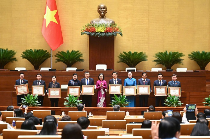 Tổng Bí thư Tô Lâm dự Lễ trao tặng Bằng khen của Ủy ban Thường vụ Quốc hội- Ảnh 5. Tổng Bí thư Tô Lâm dự Lễ trao tặng Bằng khen của Ủy ban Thường vụ Quốc hội- Ảnh 5.