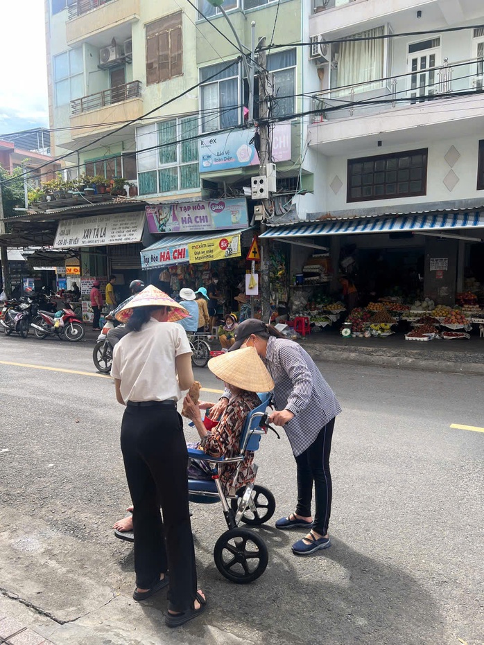 Những ổ bánh mì yêu thương giữa TP Nha Trang- Ảnh 3. Những ổ bánh mì yêu thương giữa TP Nha Trang- Ảnh 3.