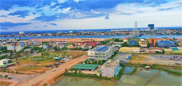 Giá đất Đồng Hới tăng gấp 4 lần sau đấu giá, xuất hiện "cá mập" gom hàng- Ảnh 1. Giá đất Đồng Hới tăng gấp 4 lần sau đấu giá, xuất hiện "cá mập" gom hàng- Ảnh 1.